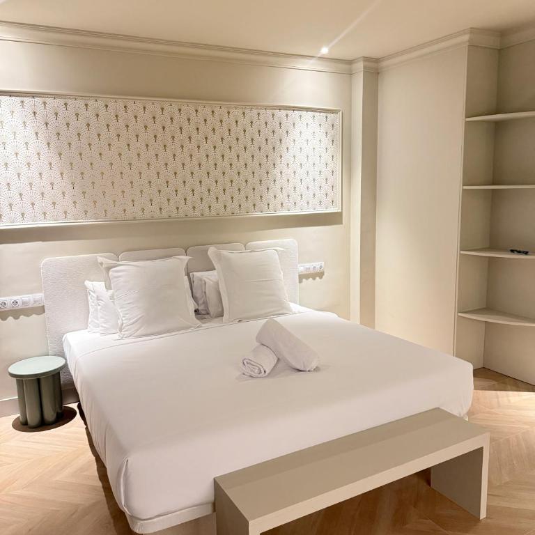 AT Boutique Alma - Double Room with Balcony - 10