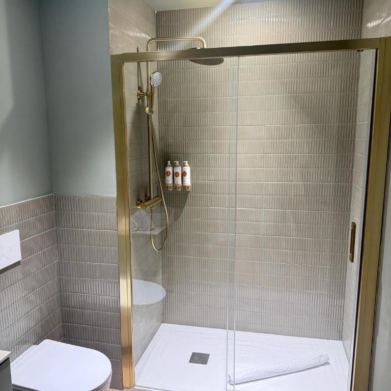 AT Boutique Alma - Double Room with Balcony - 9