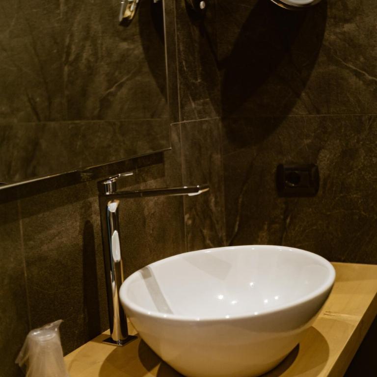 Hotel Mercedes - Suite con Balcone e Vista Lago - 2