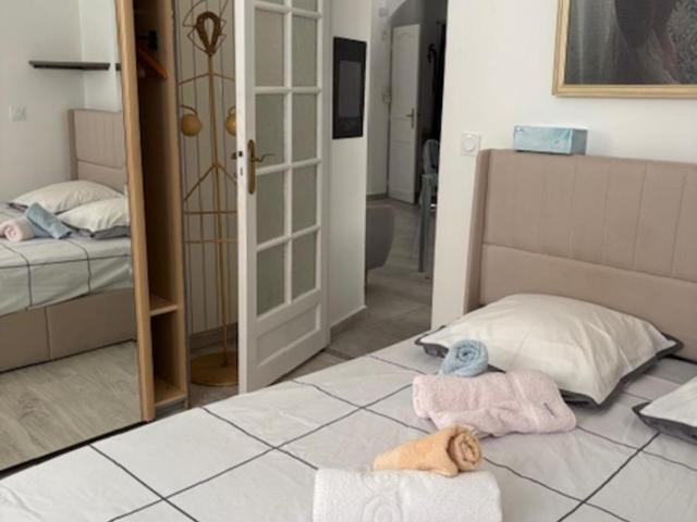 Appart hyper centre Nice - Appartement 3 Chambres - Étage Supérieur - 13