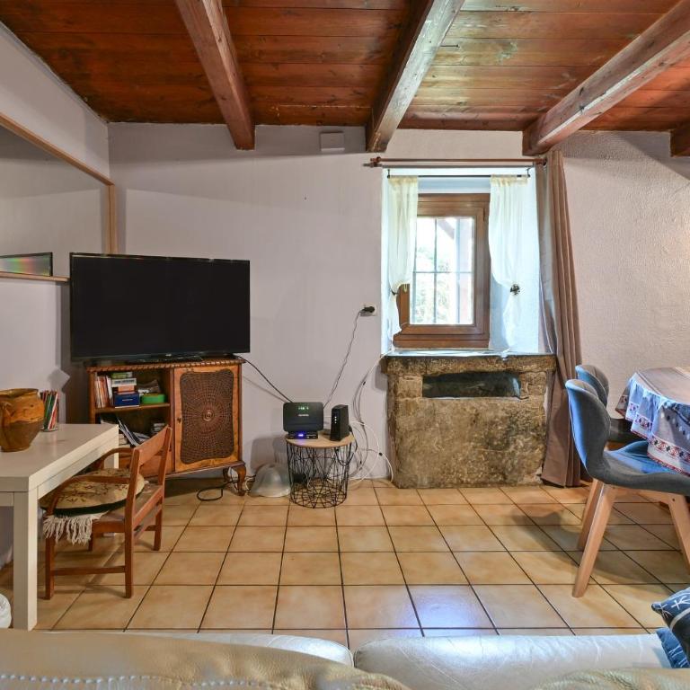 Appartement Le Cropt Spacieux 85m² - Two-Bedroom Deluxe Apartment with Garden View - 2
