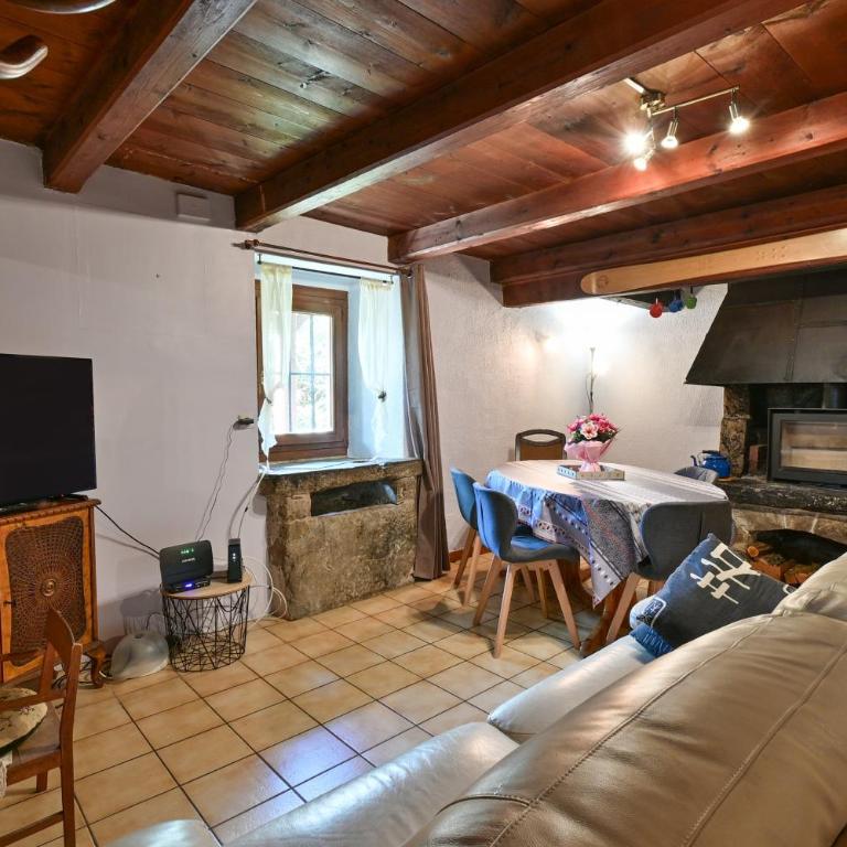 Appartement Le Cropt Spacieux 85m² - Two-Bedroom Deluxe Apartment with Garden View - 7