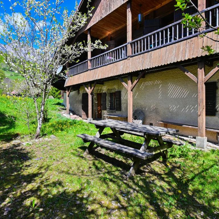 Appartement Le Cropt Spacieux 85m² - Two-Bedroom Deluxe Apartment with Garden View - 23