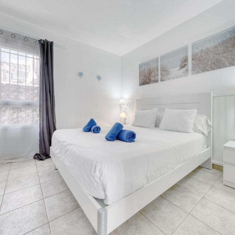 Eva Vacation Home Pool & Relax - Apartment with Terrace - 8