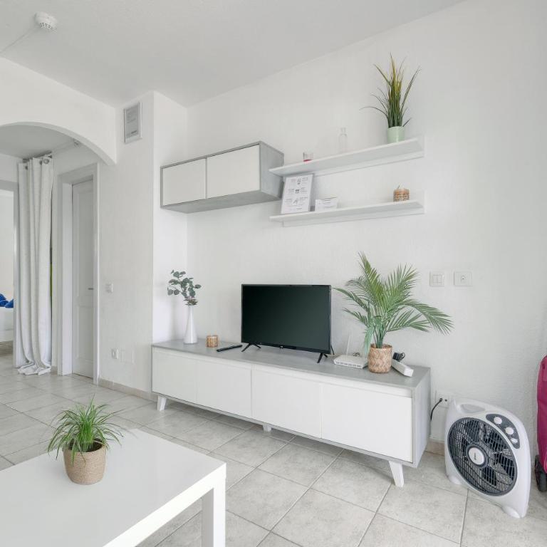Eva Vacation Home Pool & Relax - Apartment with Terrace - 7