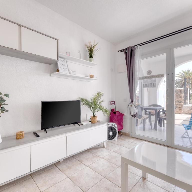 Eva Vacation Home Pool & Relax - Apartment with Terrace - 10