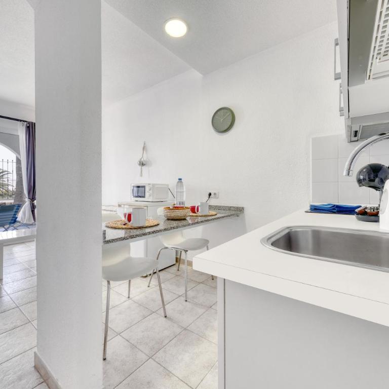Eva Vacation Home Pool & Relax - Apartment with Terrace - 15