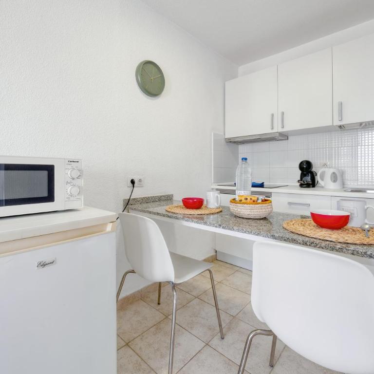 Eva Vacation Home Pool & Relax - Apartment with Terrace - 13
