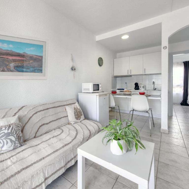 Eva Vacation Home Pool & Relax - Apartment with Terrace - 24
