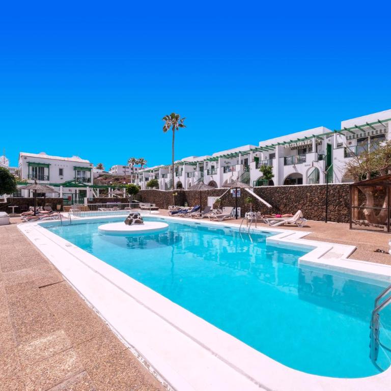 Eva Vacation Home Pool & Relax - Apartment with Terrace - 18
