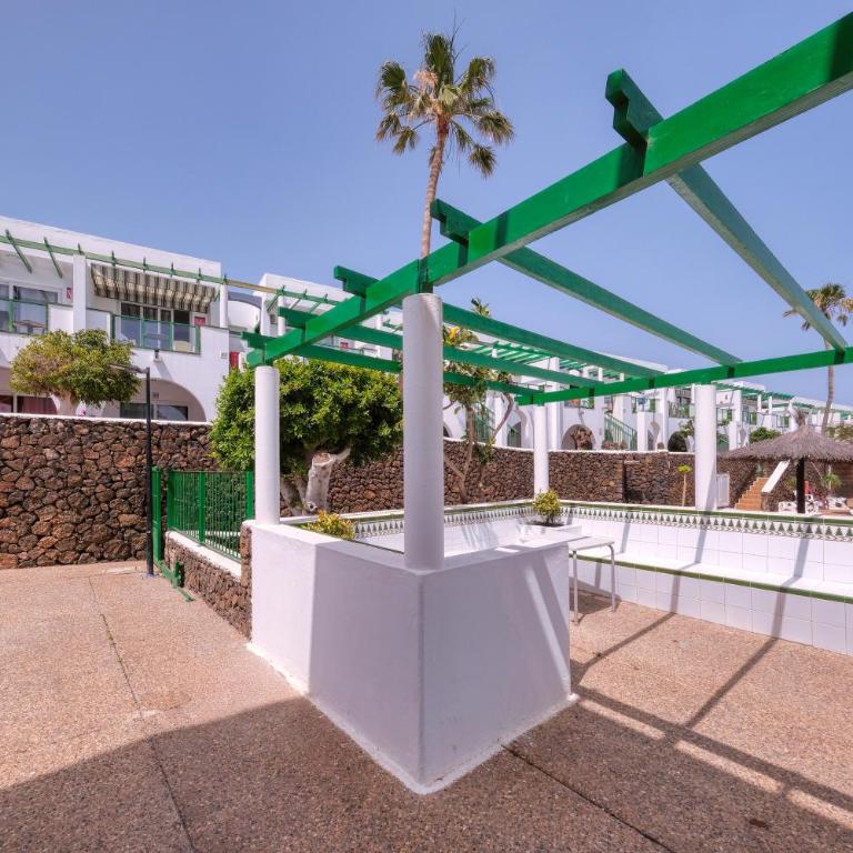 Eva Vacation Home Pool & Relax - Apartment with Terrace - 26