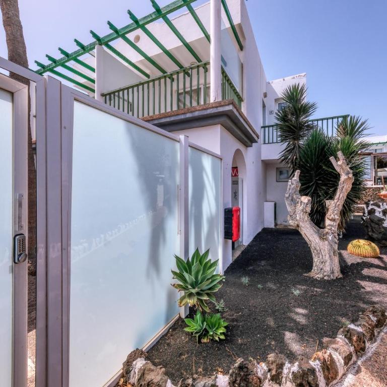 Eva Vacation Home Pool & Relax - Apartment with Terrace - 25