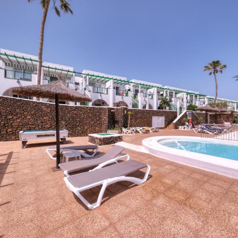 Eva Vacation Home Pool & Relax - Apartment with Terrace - 28