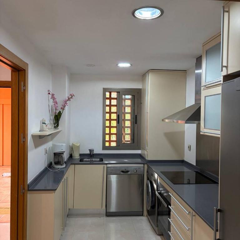 Marbella SeaView Penthouse , Terrace, Pools & Walk to the Beach - Apartamento de 2 dormitorios con balcón y vistas al mar - 25