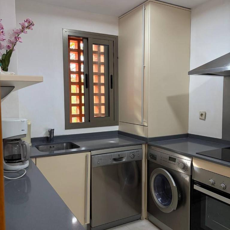 Marbella SeaView Penthouse , Terrace, Pools & Walk to the Beach - Apartamento de 2 dormitorios con balcón y vistas al mar - 24