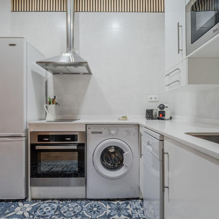 Cozy 2BD apartment - Sol city center - Apartamento - 10