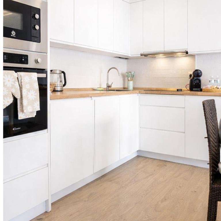 APARTAMENTO EN LA PLAYA CON VISTAS DE ENSUEÑO - Apartamento - 5