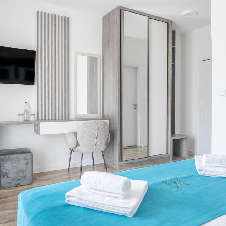 Hotel Mondo - Deluks Dvokrevetna Soba sa Bračnim Krevetom i Balkonom - 6