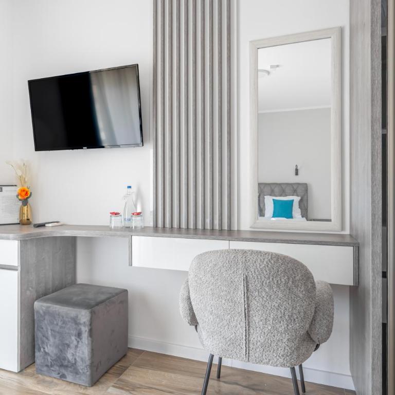 Hotel Mondo - Deluks Dvokrevetna Soba sa Bračnim Krevetom i Balkonom - 2