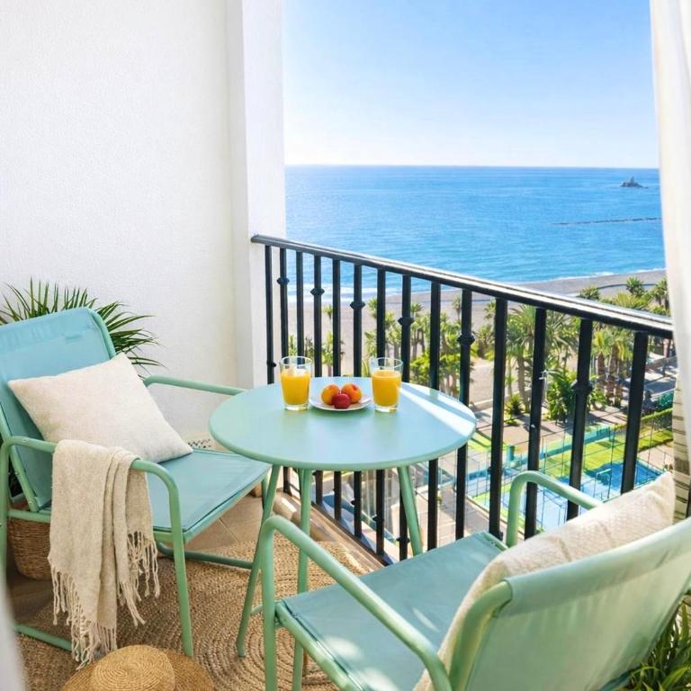 APARTAMENTO EN LA PLAYA CON VISTAS DE ENSUEÑO - Apartamento - 1