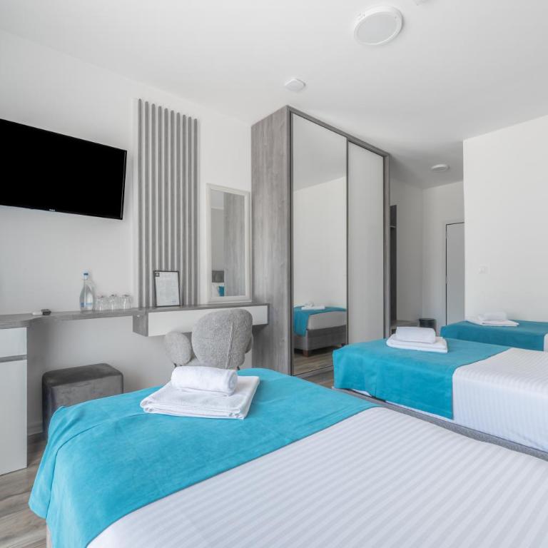 Hotel Mondo - Trokrevetna Soba sa Balkonom - 4