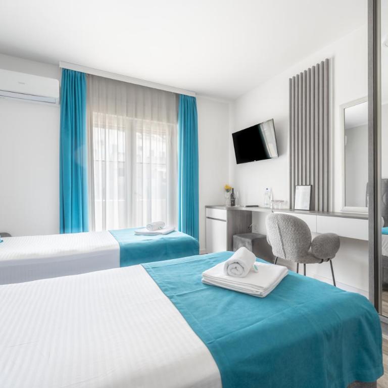 Hotel Mondo - Trokrevetna Soba sa Balkonom - 5