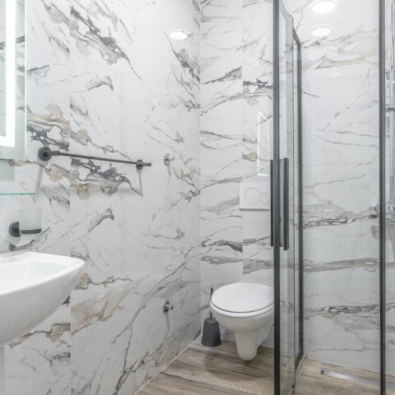 Hotel Mondo - Trokrevetna Soba sa Balkonom - 6