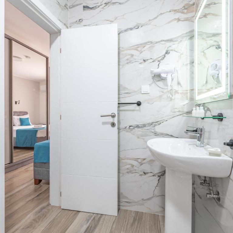 Hotel Mondo - Superior Trokrevetna Soba - 9