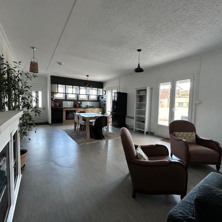 Rosalie - Terrasse BBQ - Clim, Parking Privé & WiFi OFFRE SPECIALE - Appartement 3 Chambres - 11
