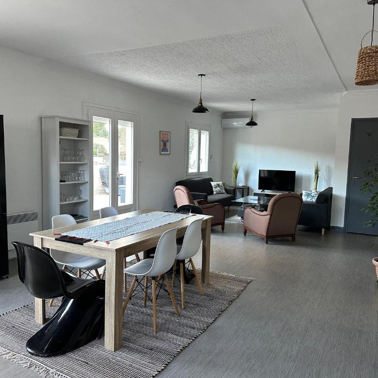 Rosalie - Terrasse BBQ - Clim, Parking Privé & WiFi OFFRE SPECIALE - Appartement 3 Chambres - 12