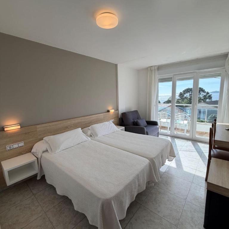 Hotel Riveiro - Habitación Triple Estándar con vistas al mar - 1