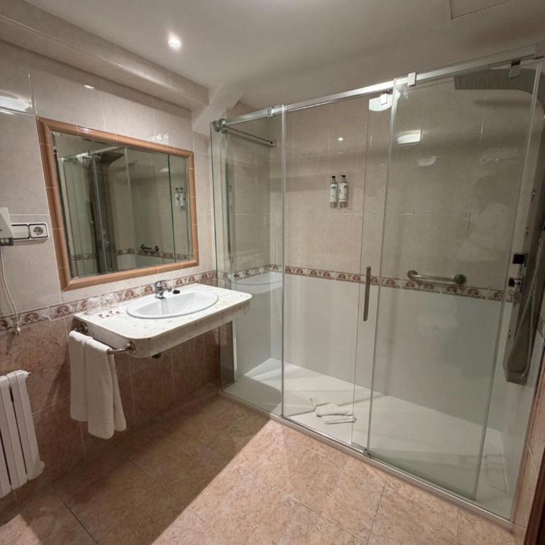 Hotel Riveiro - Habitación Triple Estándar - 4