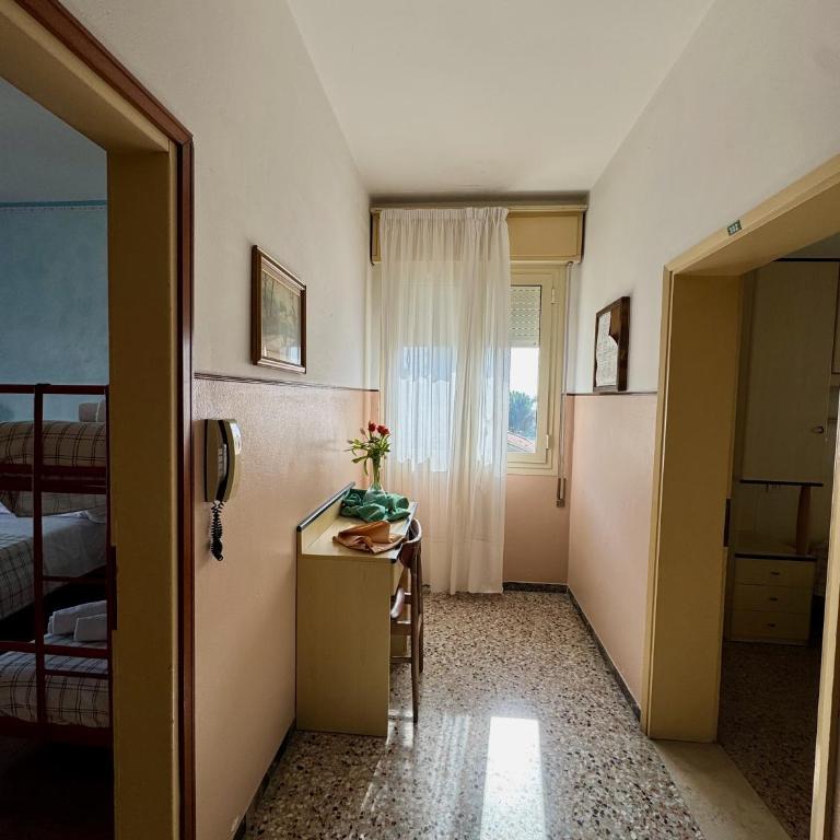 Hotel Arborea - Camera Familiare - 3