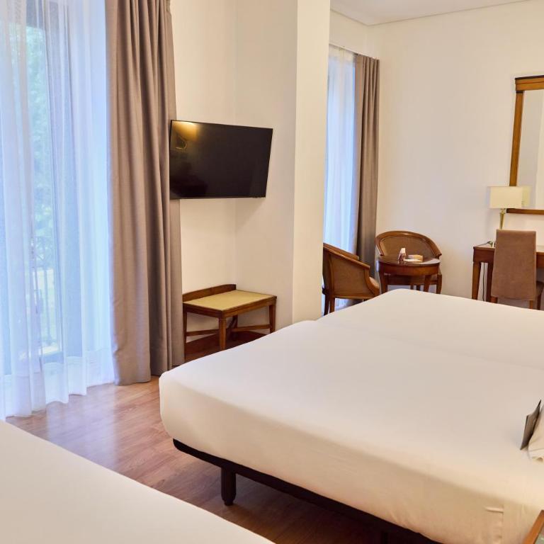 Hotel Bécquer - Habitación Doble con cama supletoria - 2 camas - 13