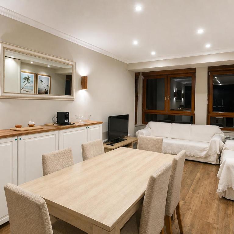 Biescas Suites - Three-Bedroom Apartment - 4