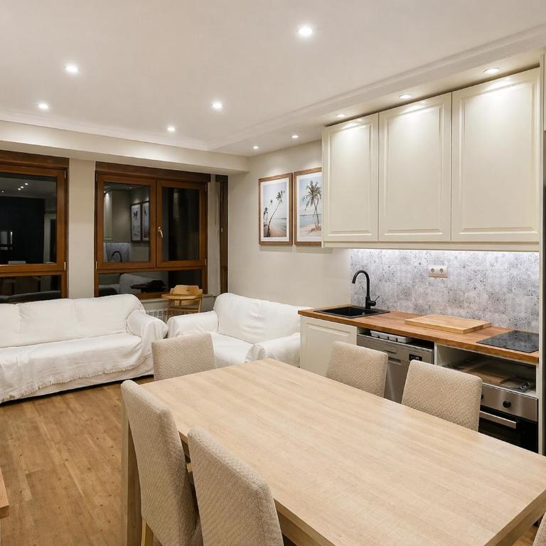Biescas Suites - Three-Bedroom Apartment - 5