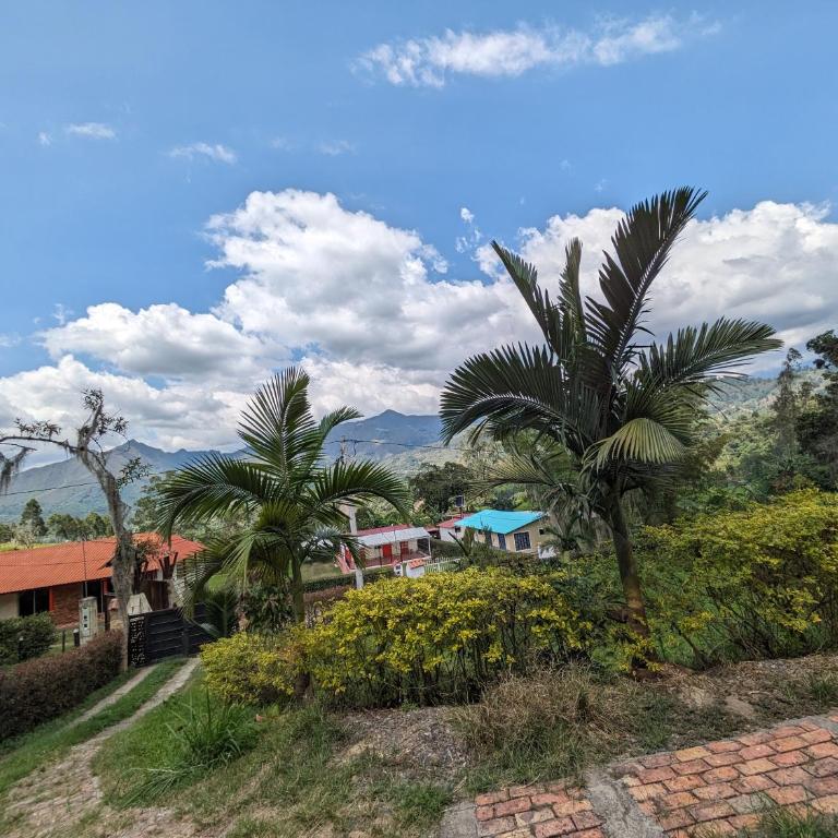 Piscina Privada, Zona parrillas, 8 min del Pueblo, Parqueadero Cubierto - Casa - 8