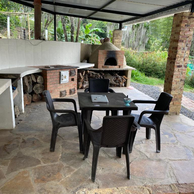 Piscina Privada, Zona parrillas, 8 min del Pueblo, Parqueadero Cubierto - Casa - 9
