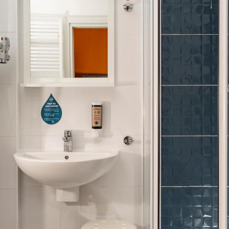 The RomeHello - Posto Letto in Dormitorio Misto con 4 Letti - 10