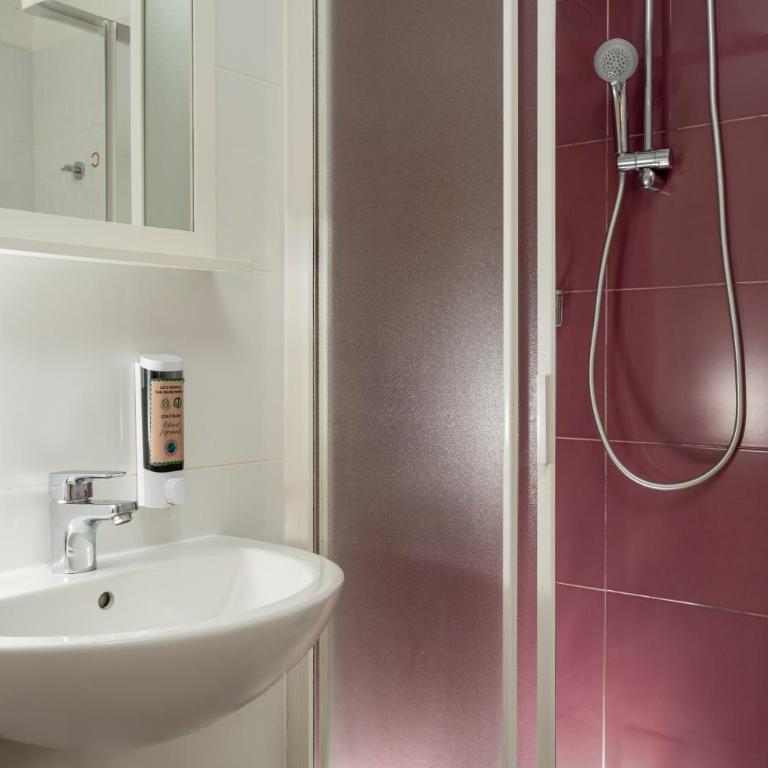 The RomeHello - Posto Letto in Dormitorio Misto con 4 Letti - 7