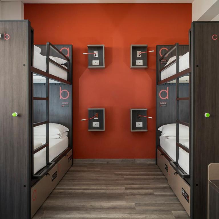 The RomeHello - Posto Letto in Dormitorio Misto con 4 Letti - 4