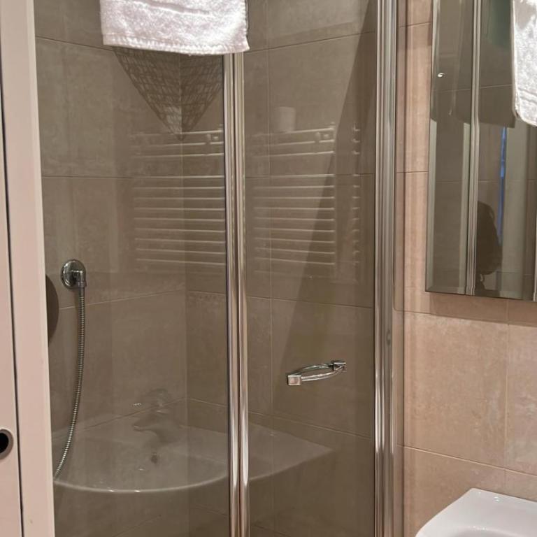 WELCOME RIVIERA-Residenza Il Glicine 5-posto auto privato riservato-20metri dal mare-wifi - Appartamento con 2 Camere da Letto - 35