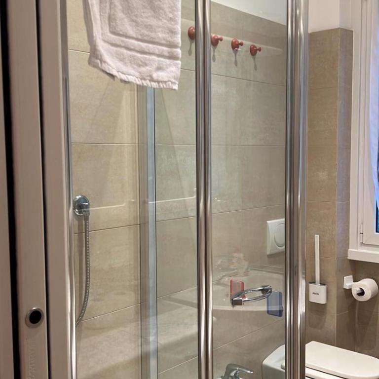 WELCOME RIVIERA-Residenza Il Glicine 5-posto auto privato riservato-20metri dal mare-wifi - Appartamento con 2 Camere da Letto - 33