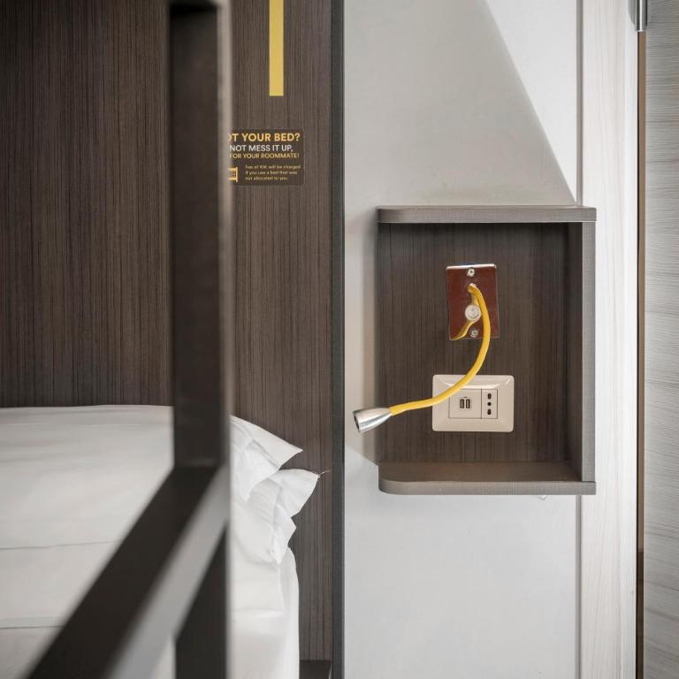 The RomeHello - Posto Letto in Dormitorio Misto con 10 Letti - 8