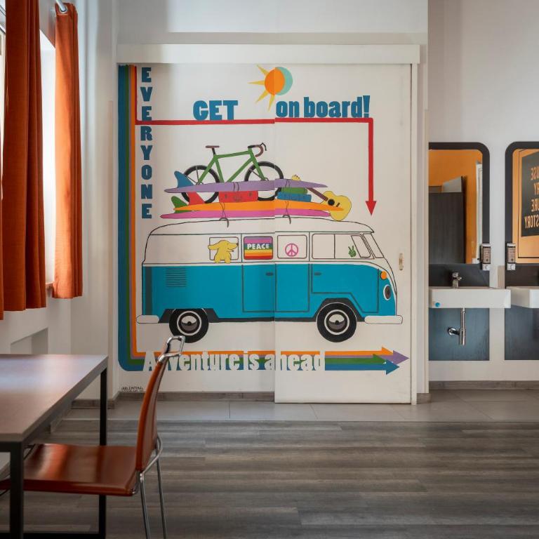 The RomeHello - Posto Letto in Dormitorio Misto con 10 Letti - 6