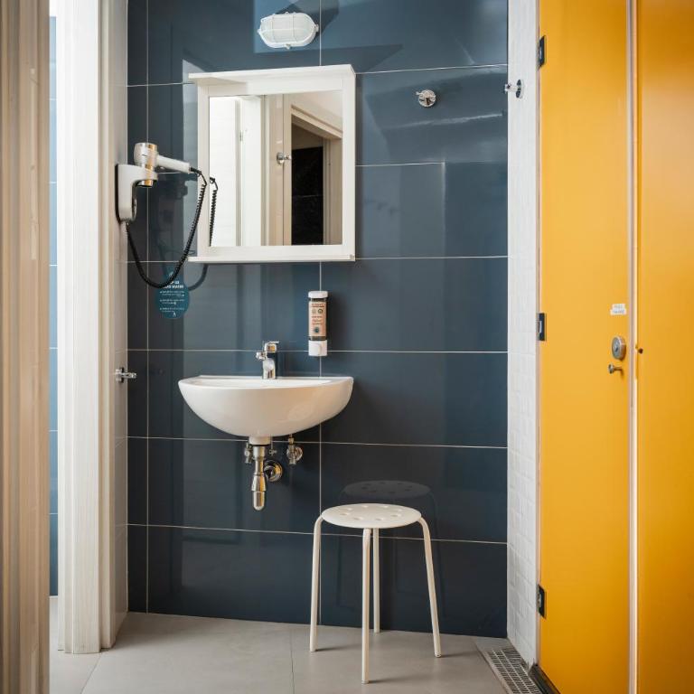 The RomeHello - Posto Letto in Dormitorio Misto con 10 Letti - 5