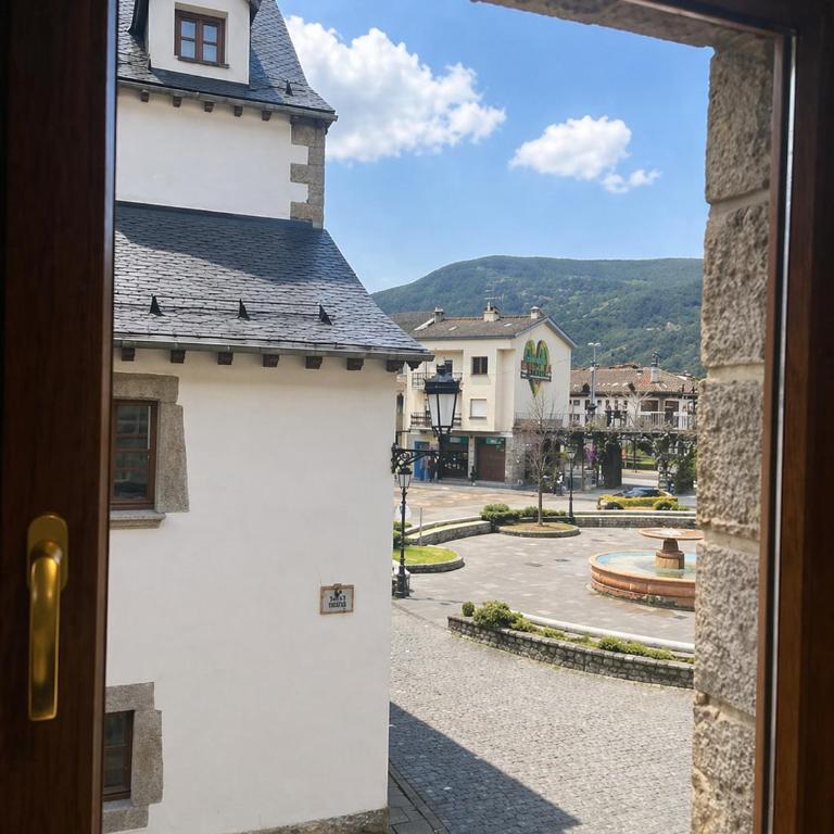 Biescas Suites - Three-Bedroom Apartment - 12