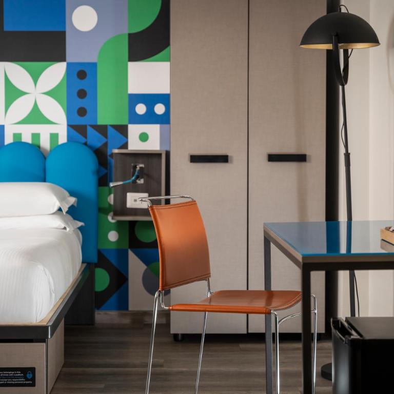The RomeHello - Camera Tripla con Bagno Privato - 8