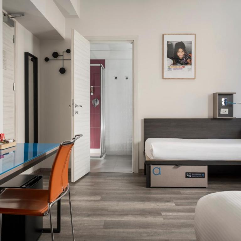 The RomeHello - Camera Tripla con Bagno Privato - 7