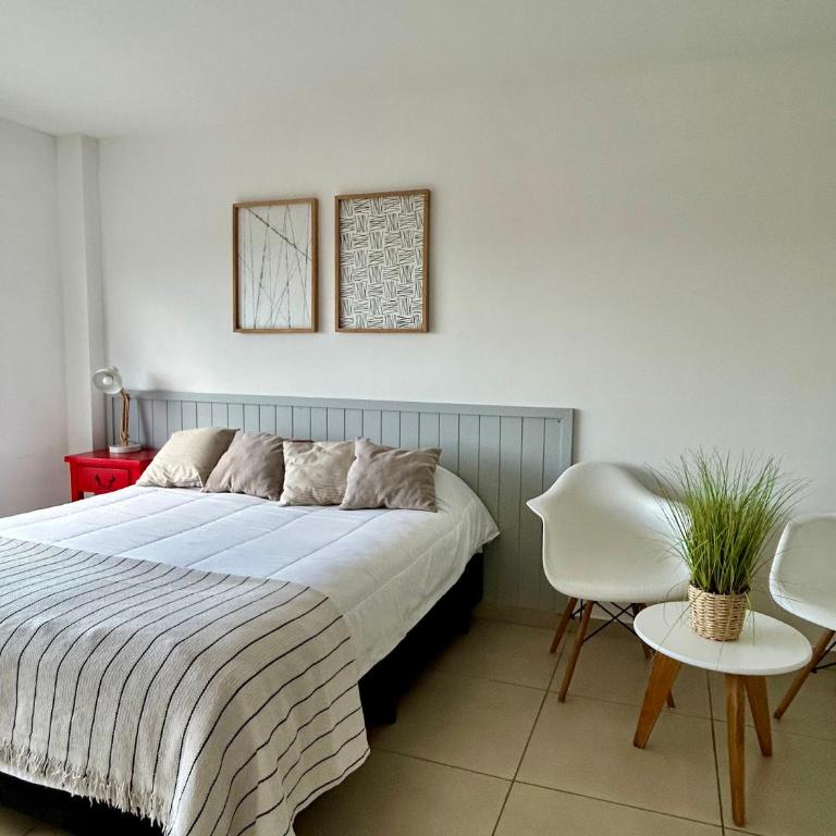 Penguins Flats 3 - Studio Apartment - 1